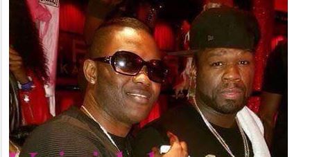 La photo explosive de l'homo$exuel Pape Mbaye en complicité avec 50 Cent