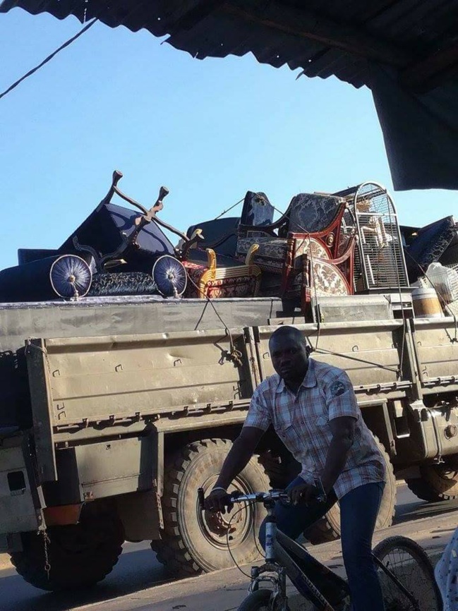 PHOTOS - Les gros dégâts de Jammeh. Voilà ce qu’il a emporté, il vole 7 milliards de francs CFA à la Gambie et plusieurs voitures de luxe