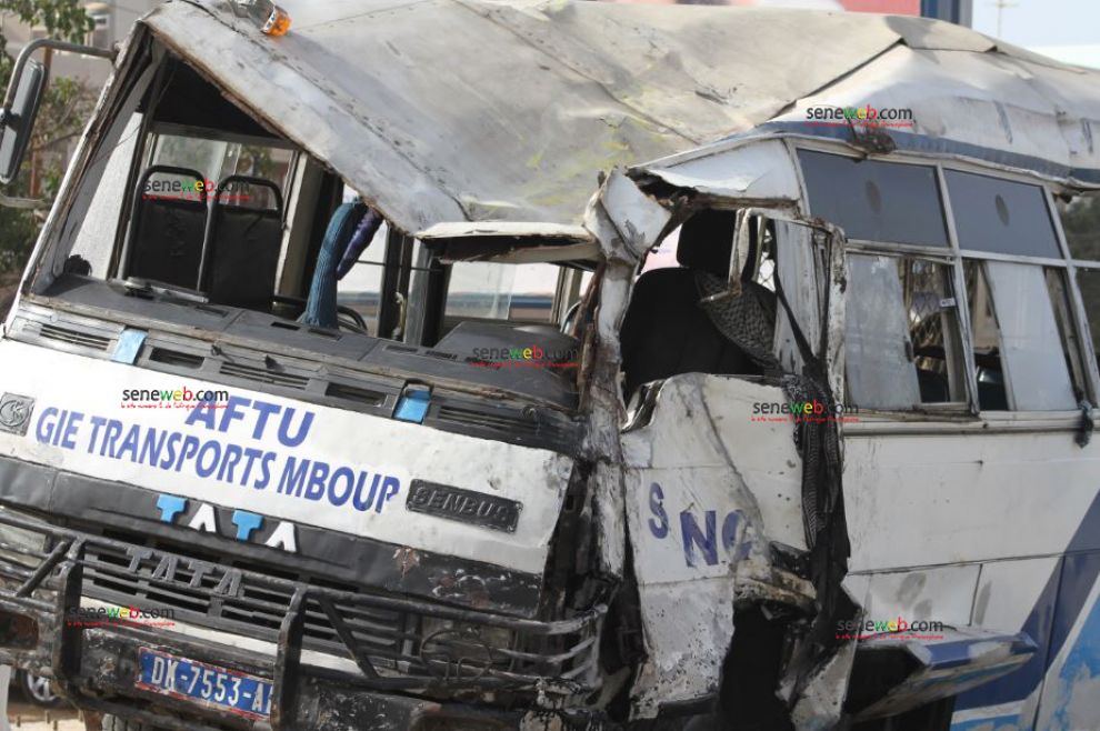 Résultat de recherche d'images pour "accident sur la route bus tata et ndiaga ndiaye"
