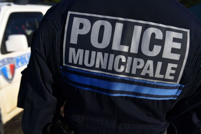 Elle accepte d'accueillir un SDF dans le jardin de sa maison, son voisin appelle la police pour le déloger