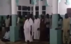 Vidéo – Incroyable : Une prière dirigée par deux imams à Niary Tally  » been diouli gnarii imam  »