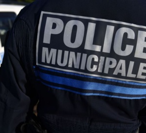 Elle accepte d'accueillir un SDF dans le jardin de sa maison, son voisin appelle la police pour le déloger