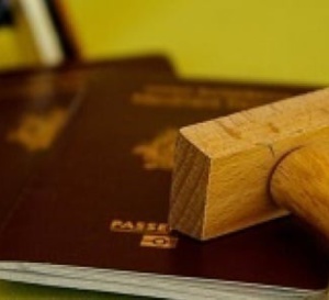 Trafic de passeports de service : le frère du cerveau recherché